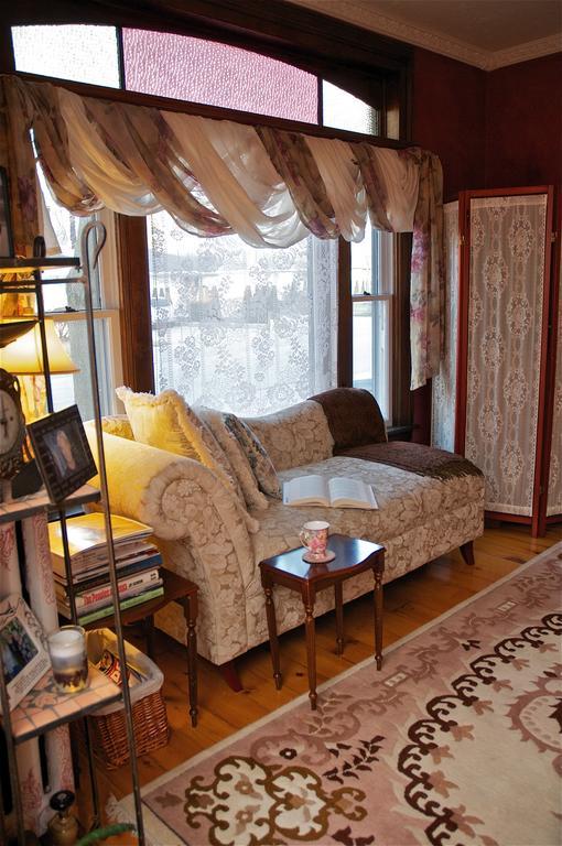 Bondy House Bed & Breakfast Amherstburg Dış mekan fotoğraf