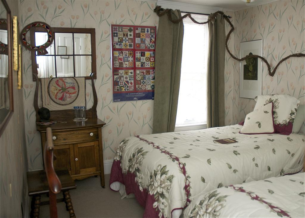 Bondy House Bed & Breakfast Amherstburg Dış mekan fotoğraf